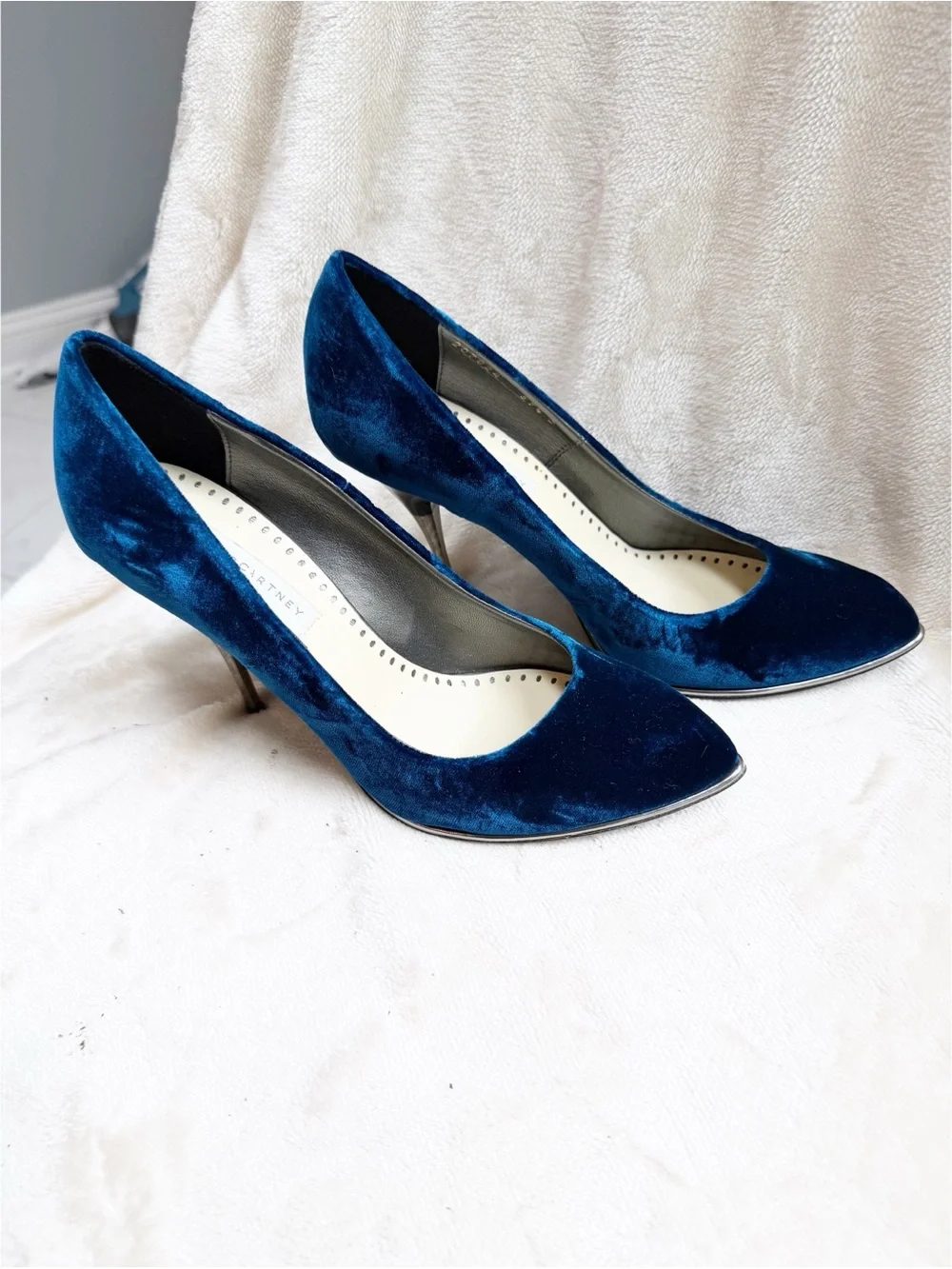 NWOT Stella McCartney Velvet Pointed Toe Pumps in Deep Blue - Picture 4 of 5
